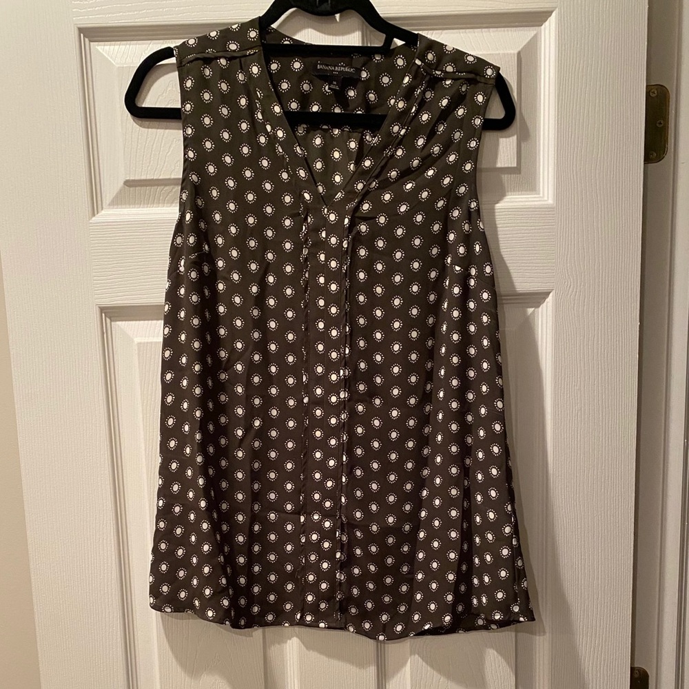 Sleeveless blouse